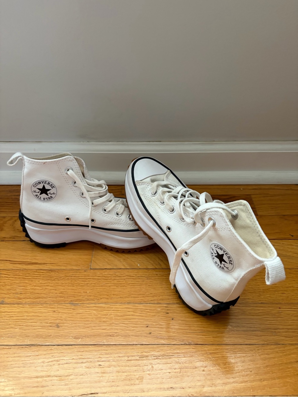 Women’s white converse Platform Sneakers-Size 5